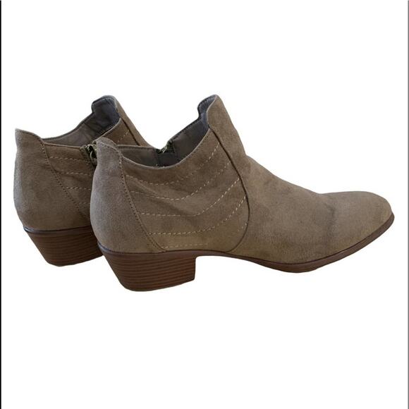 Streetware society booties size 8. Taupe faux suede. Manmade materials. - Picture 4 of 7